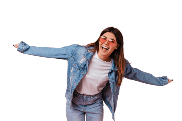 chica-despreocupada-en-gafas-de-sol-riendo-sobre-fondo-rosa-disparo-de-estudio-de-mujer-joven-emocionada-en-jeans-divirtiendose-removebg-preview (2)